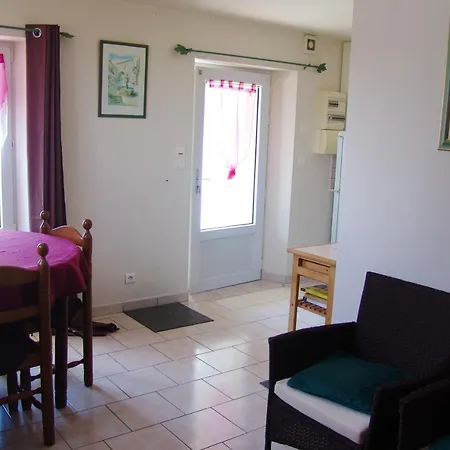 Montmartin: Proche, Piscine Partagée Et Jardin Clos *