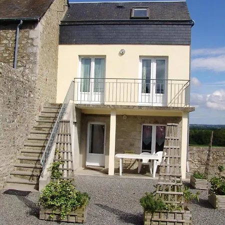 Montmartin: Proche, Piscine Partagée Et Jardin Clos Montmartin-sur-Mer