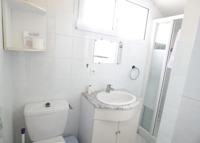 Montmartin: Proche, Piscine Partagée Et Jardin Clos * Montmartin-sur-Mer