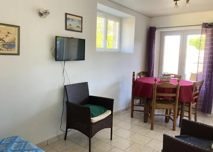 Apartment Montmartin: Proche, Piscine Partagée Et Jardin Clos *
