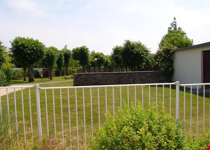 Montmartin: Proche, Piscine Partagée Et Jardin Clos Montmartin-sur-Mer